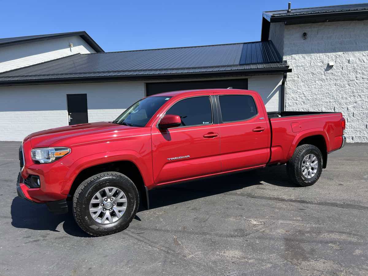 Used 2017 Toyota Tacoma SR5 image 2