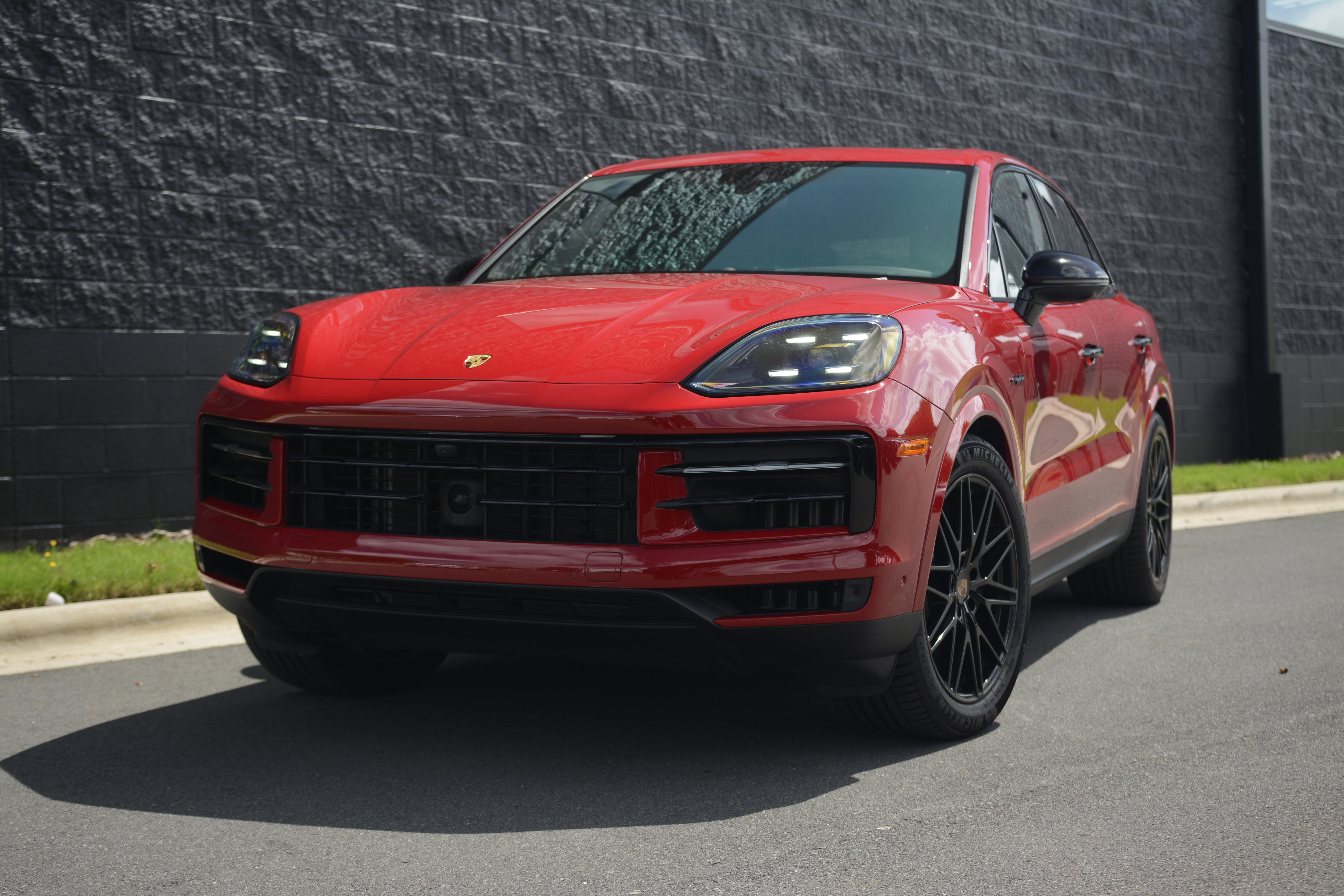 Certified 2025 Porsche Cayenne E-Hybrid AWD/4WD image 1