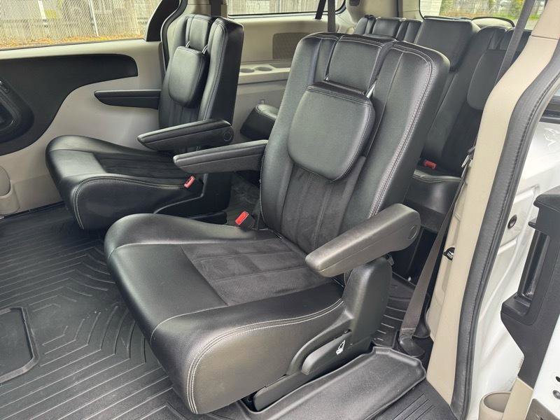 Used 2018 Dodge Grand Caravan SXT image 9