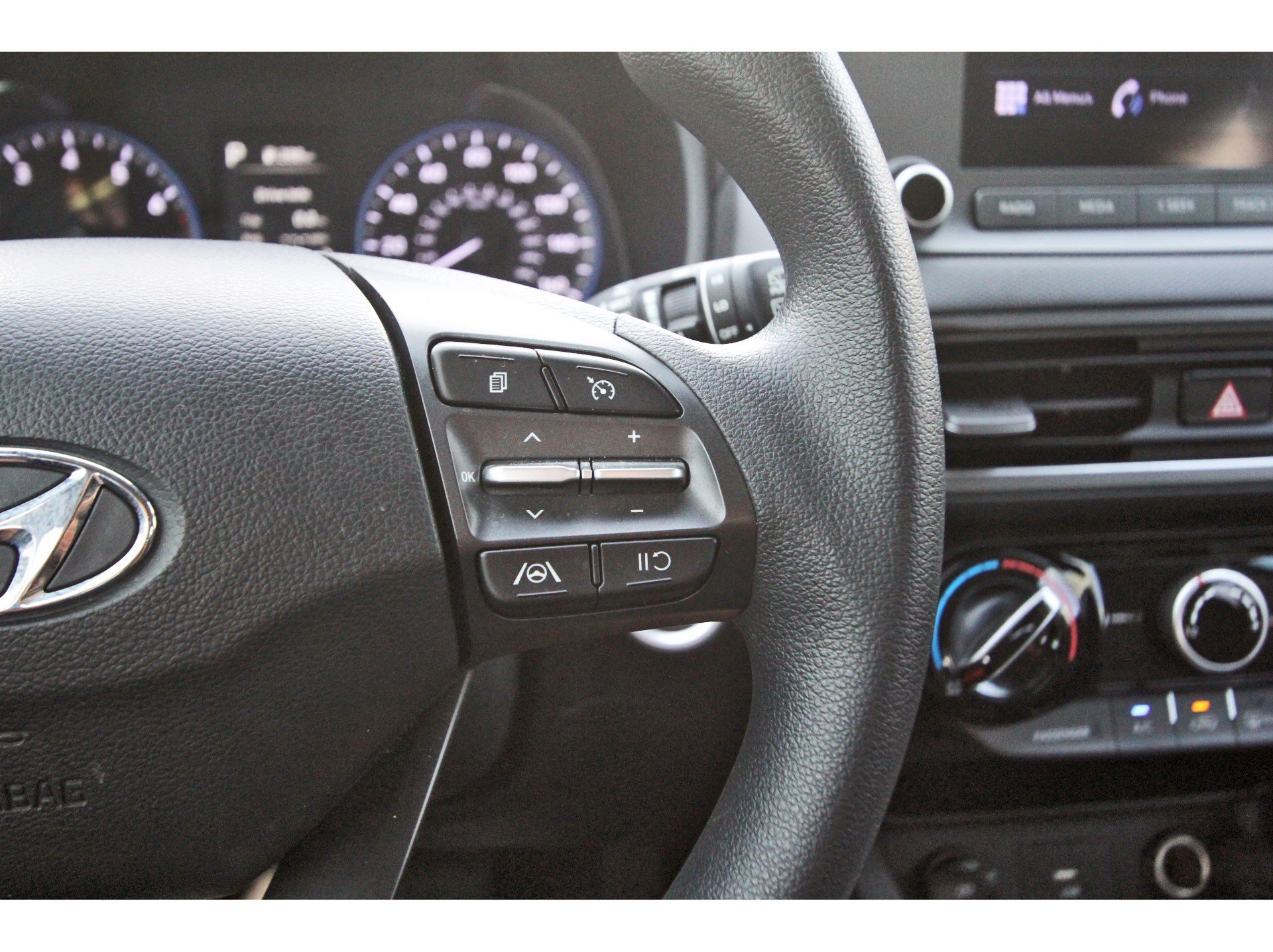Used 2022 Hyundai Kona SEL FWD image 18