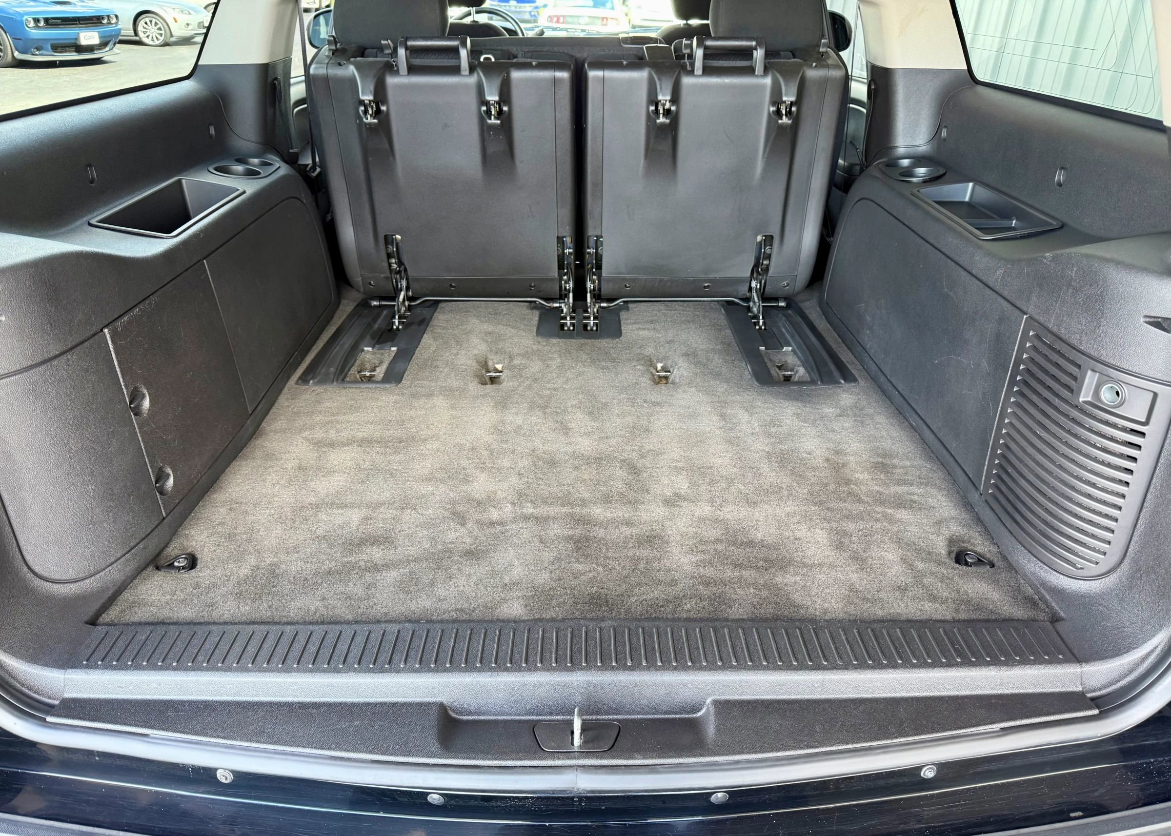 Used 2010 Chevrolet Suburban LS w/ Interior Plus Package AWD/4WD image 6