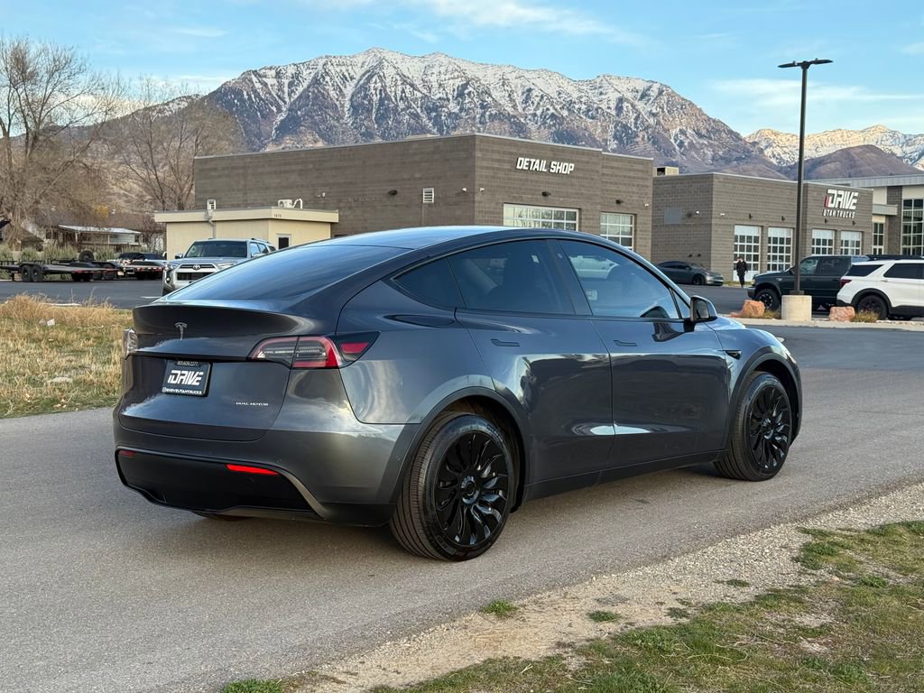 Used 2020 Tesla Model Y Long Range image 9