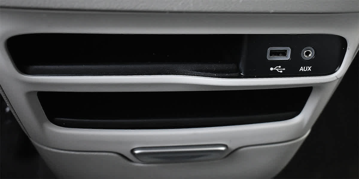 Used 2019 Chrysler Pacifica Touring-L FWD image 24