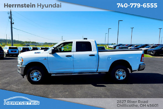 Used 2024 RAM 3500 Tradesman w/ Chrome Appearance Group AWD/4WD image 4