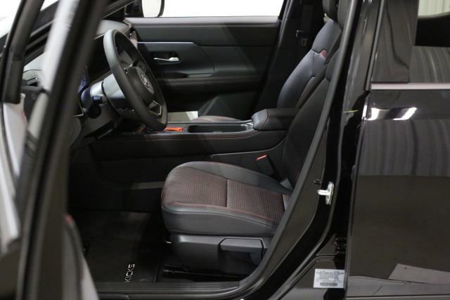 New 2026 Nissan Kicks SR w/ Cold Weather Package image 7