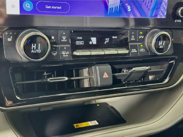 Used 2023 Toyota Highlander XLE FWD image 15