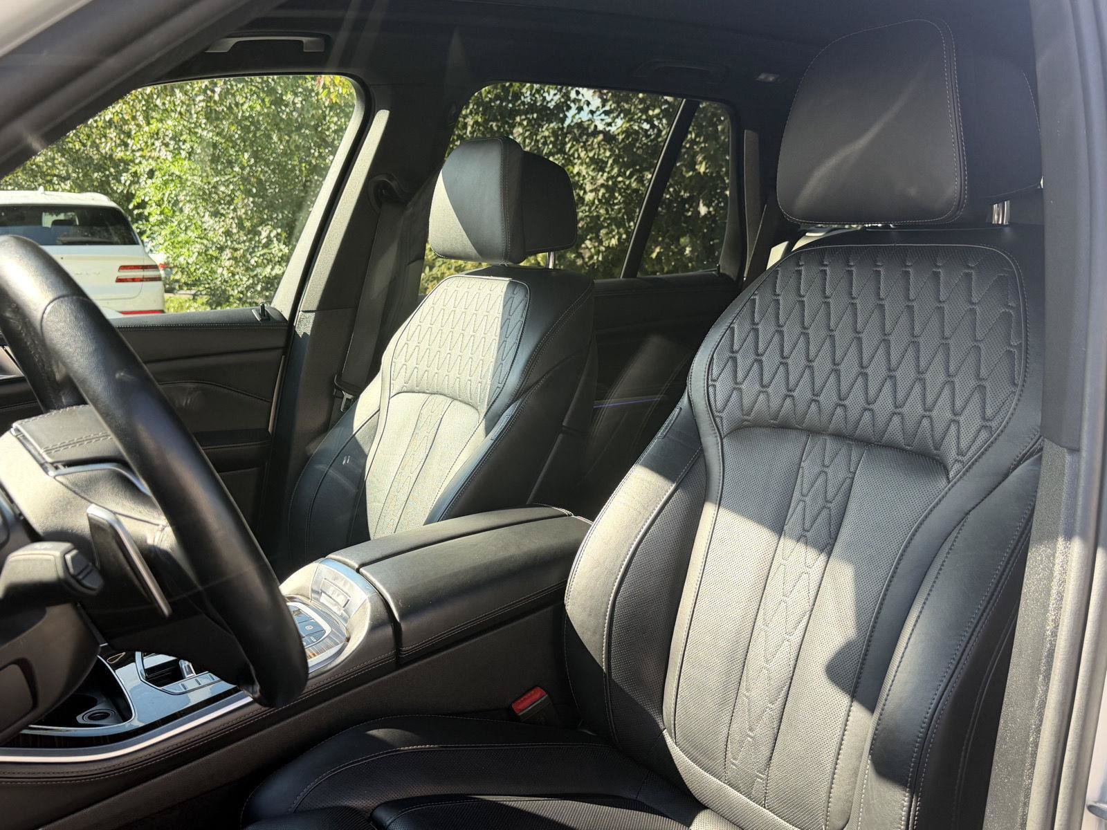 Used 2025 BMW X5 xDrive50e AWD/4WD image 25