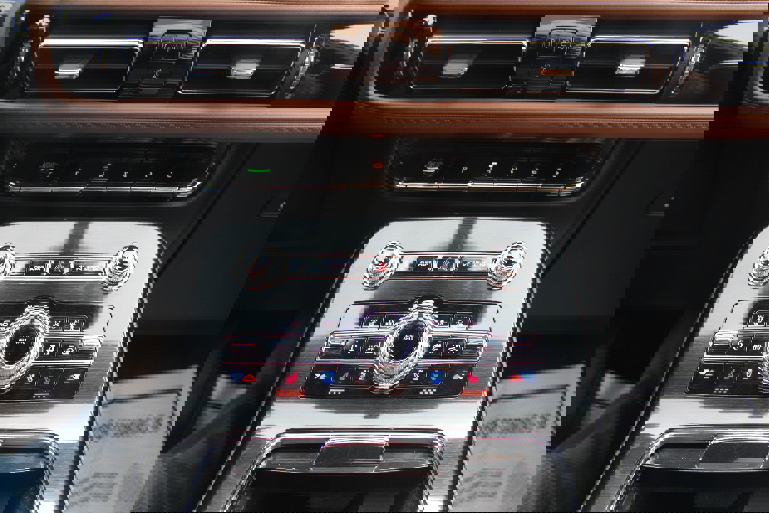 Used 2022 Lincoln Nautilus Reserve w/ Equipment Group 202A image 13