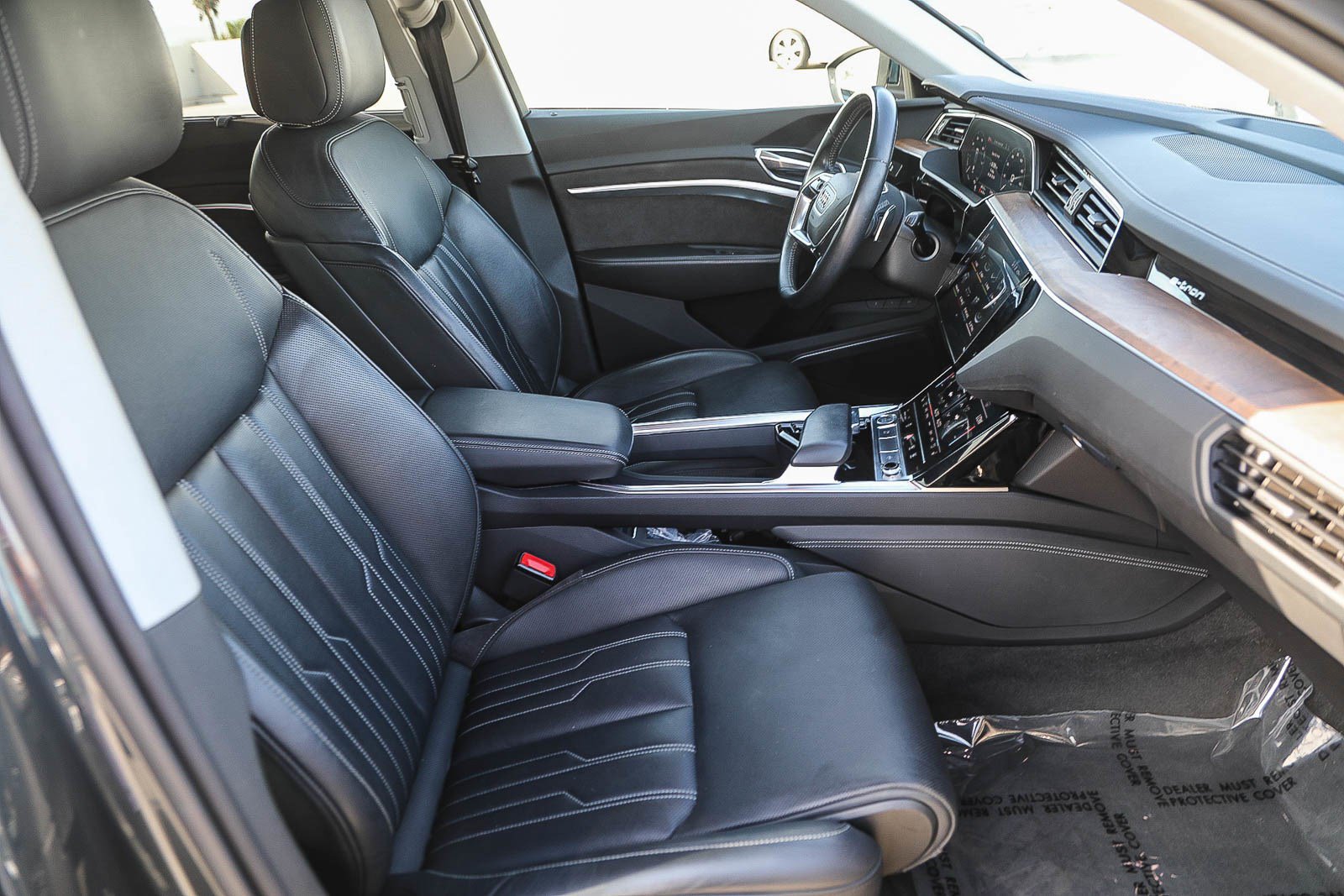 Used 2019 Audi e-tron Prestige w/ Prestige Package AWD/4WD image 17