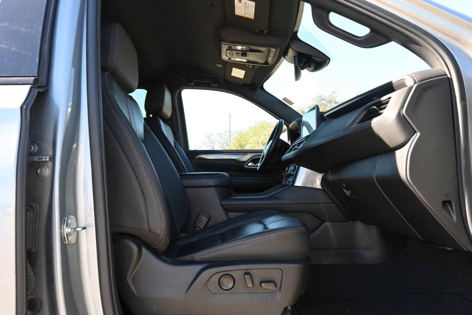 Used 2024 Chevrolet Suburban RST image 26