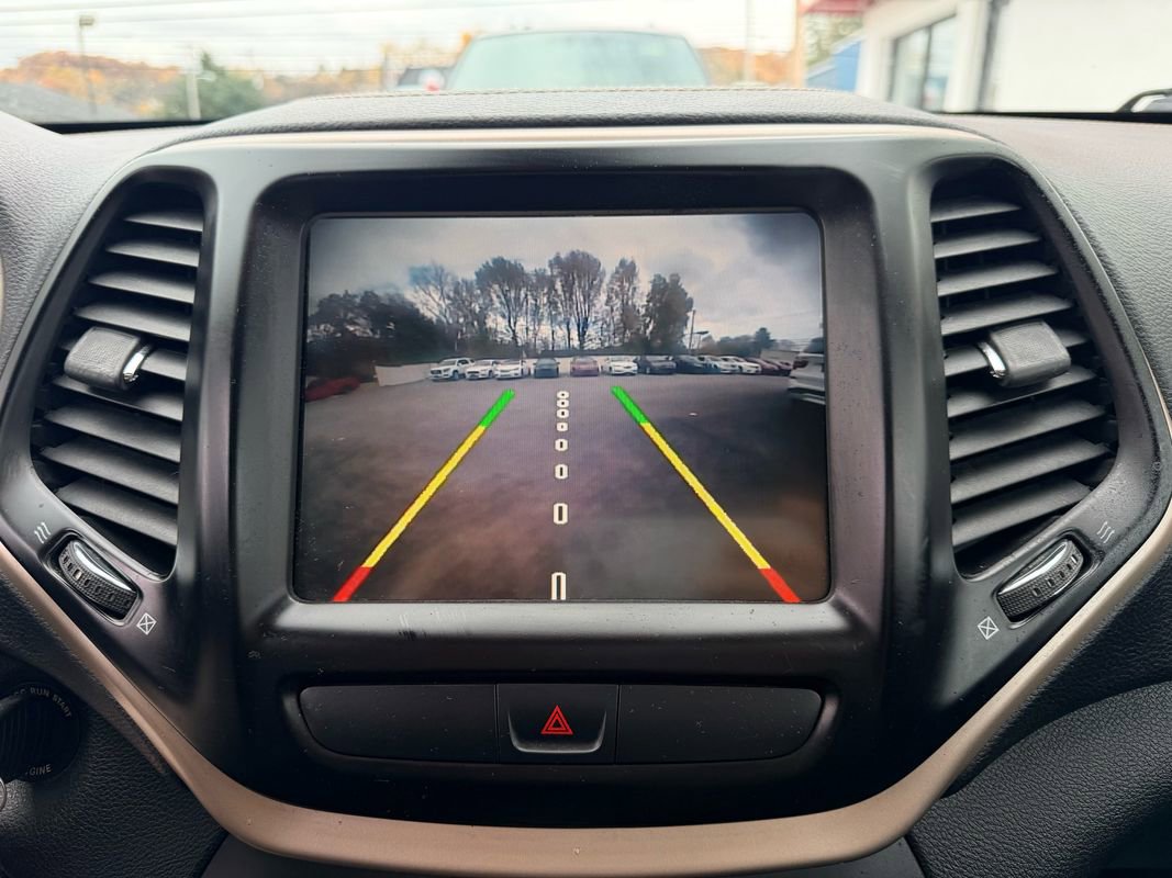 Used 2017 Jeep Cherokee Latitude image 19