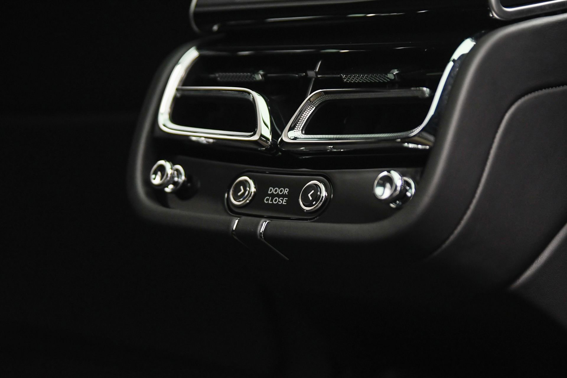 Used 2023 Bentley Bentayga Extended Wheelbase image 54