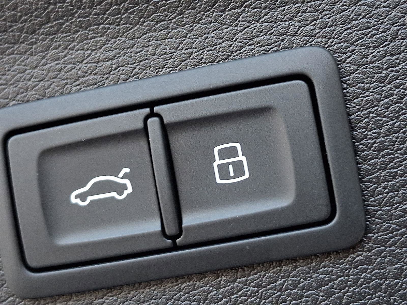 Certified 2025 Audi Q3 2.0T Premium w/ Convenience Package image 30