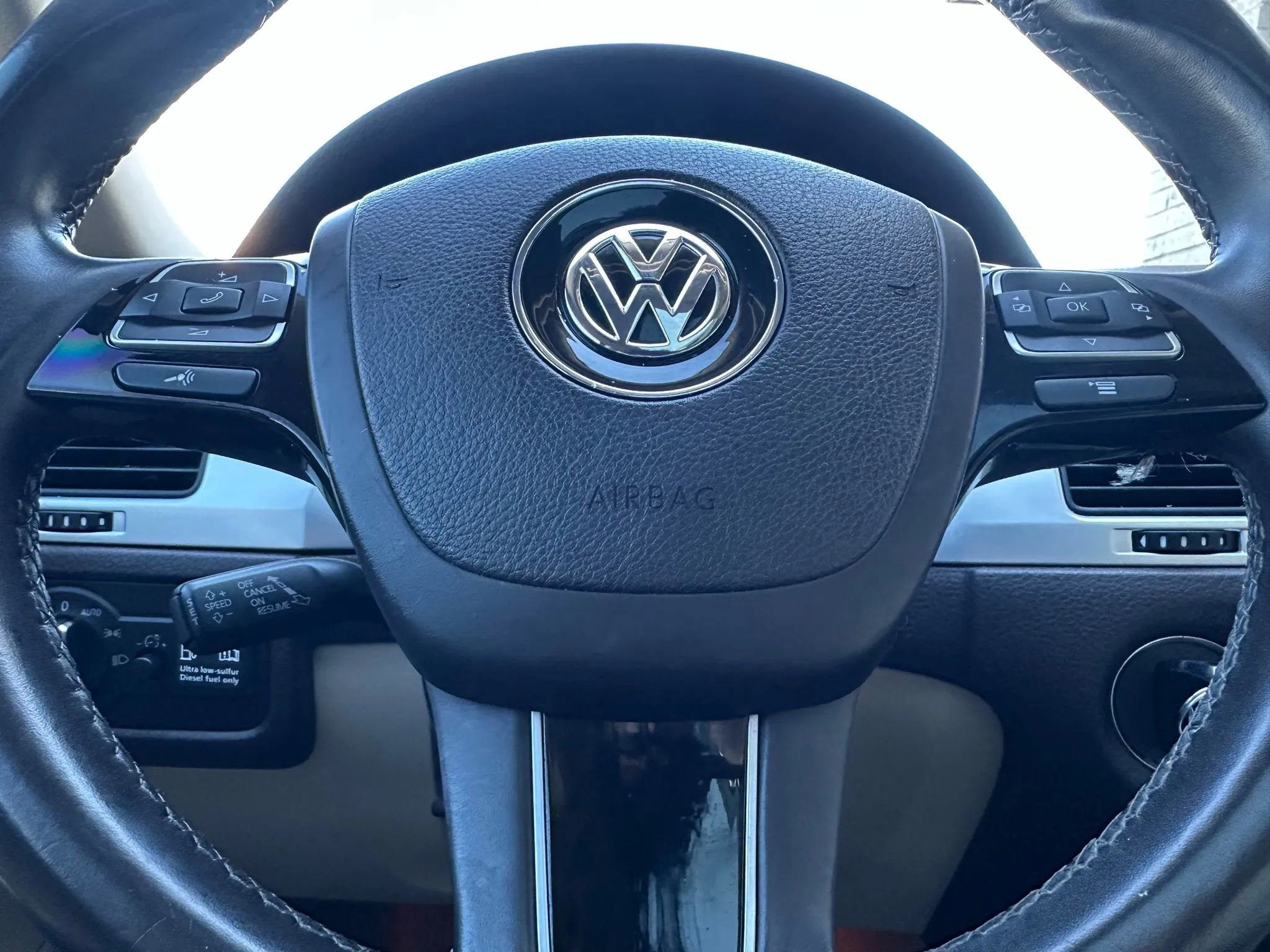 Used 2013 Volkswagen Touareg Sport image 18