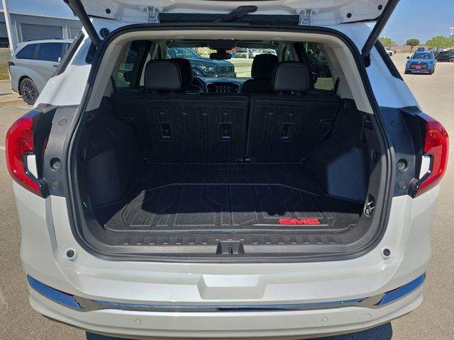 Used 2024 GMC Terrain Denali w/ Denali Premium Package AWD/4WD image 12