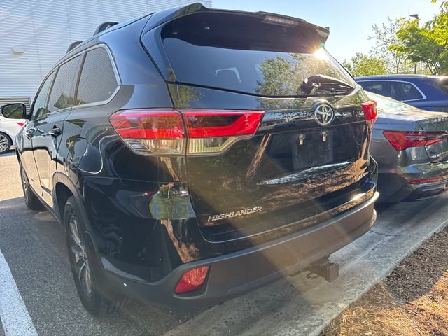 Used 2019 Toyota Highlander XLE AWD/4WD image 2