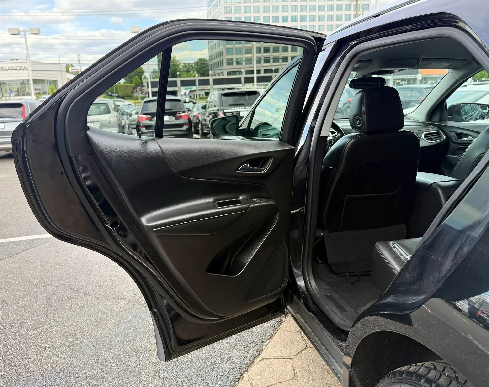 Used 2018 Chevrolet Equinox Premier AWD/4WD image 29