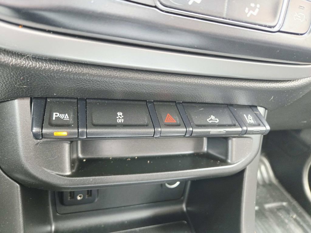 Used 2022 Chevrolet Colorado LT w/ Fleet Safety Package RWD image 28
