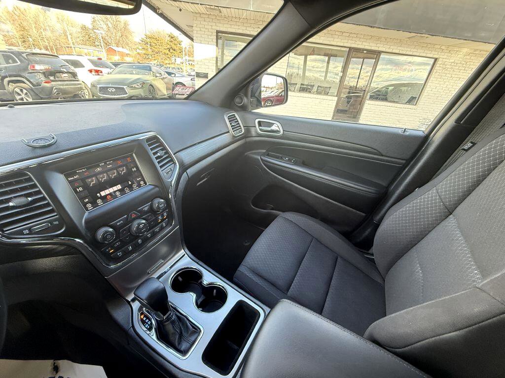 Used 2020 Jeep Grand Cherokee Laredo image 20
