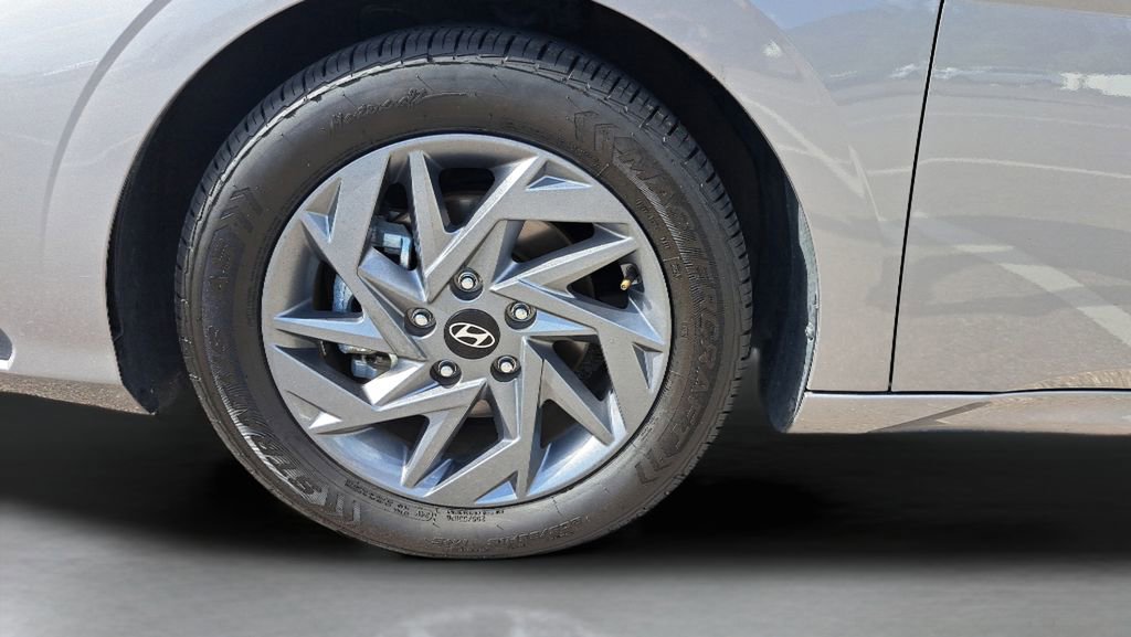 Used 2024 Hyundai Elantra SEL FWD image 33