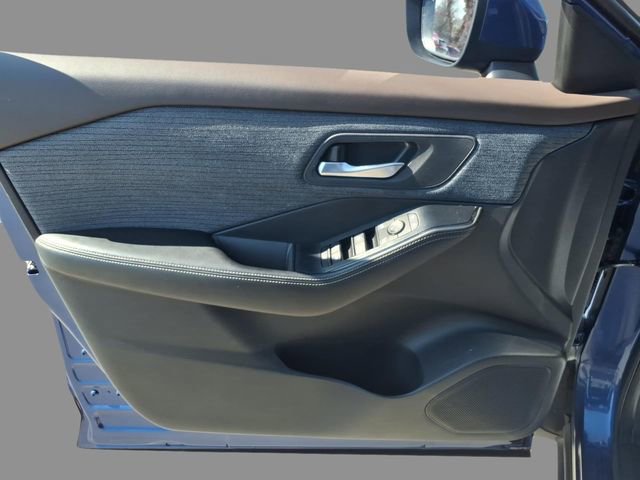 Used 2023 Nissan Rogue SV image 16