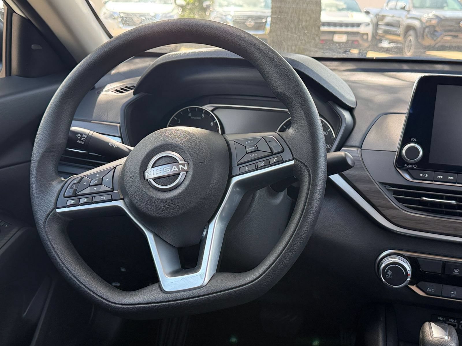 Used 2025 Nissan Altima 2.5 SV FWD image 35