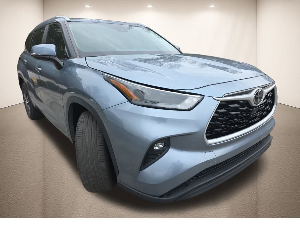 Used 2023 Toyota Highlander XLE image 8