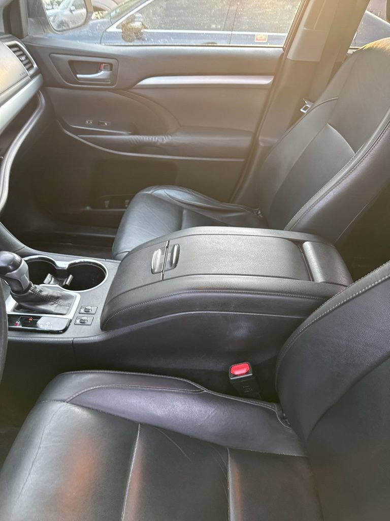 Used 2014 Toyota Highlander XLE image 4