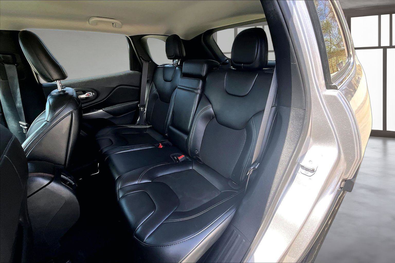 Used 2019 Jeep Cherokee Latitude Plus image 26