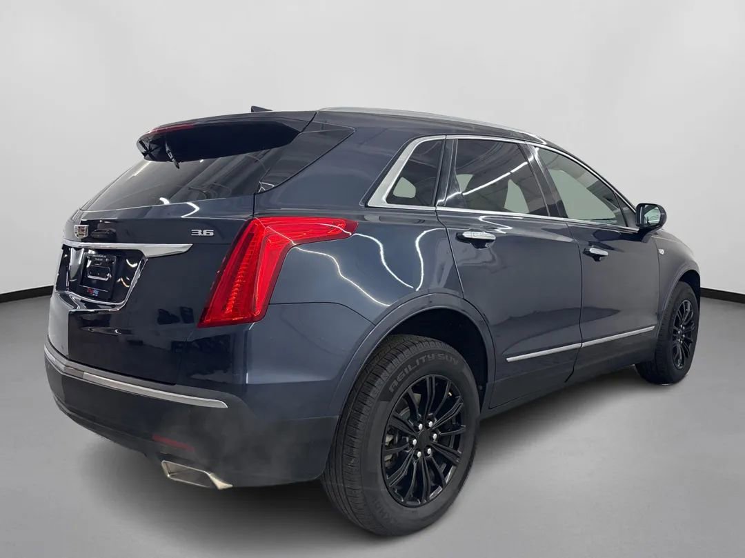 Used 2018 Cadillac XT5 Luxury w/ Driver Awareness Package image 10