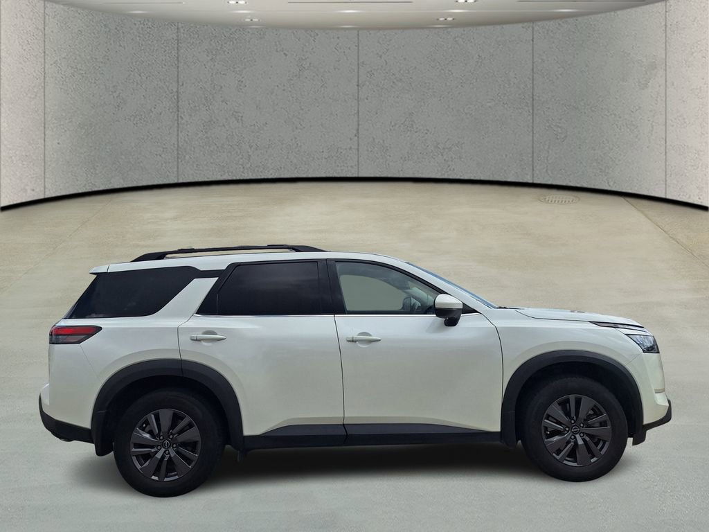 Used 2024 Nissan Pathfinder SV image 4
