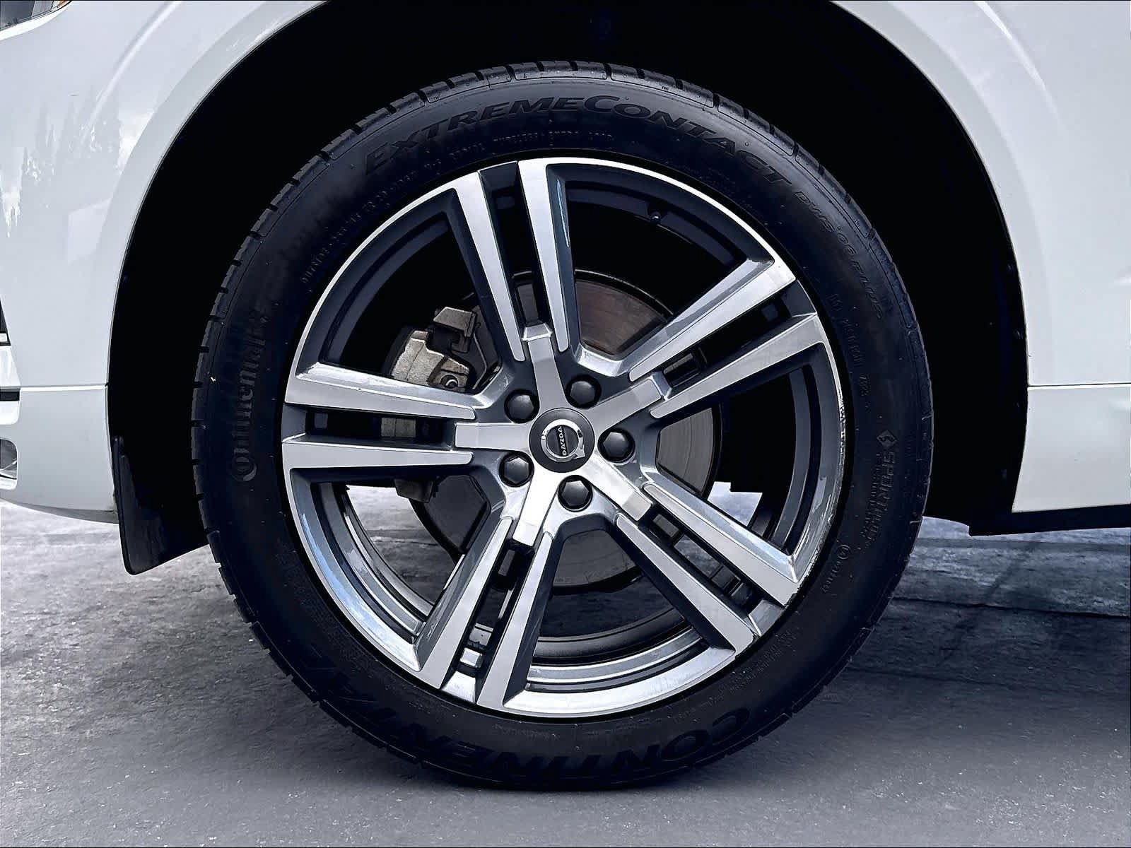 Used 2021 Volvo XC60 T5 Momentum w/ Advanced Package AWD/4WD image 12