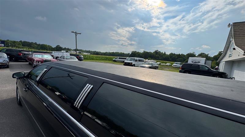 Used 2008 Lincoln Town Car Executive RWD image 37