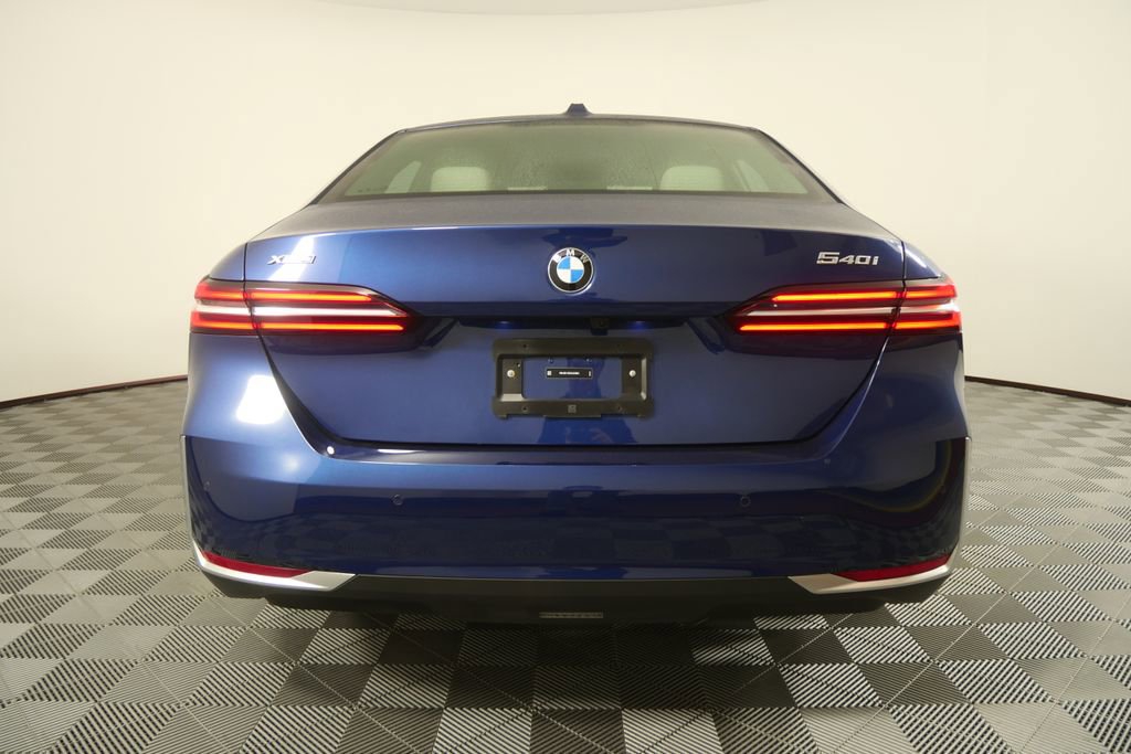 Certified 2025 BMW 540i xDrive AWD/4WD image 4