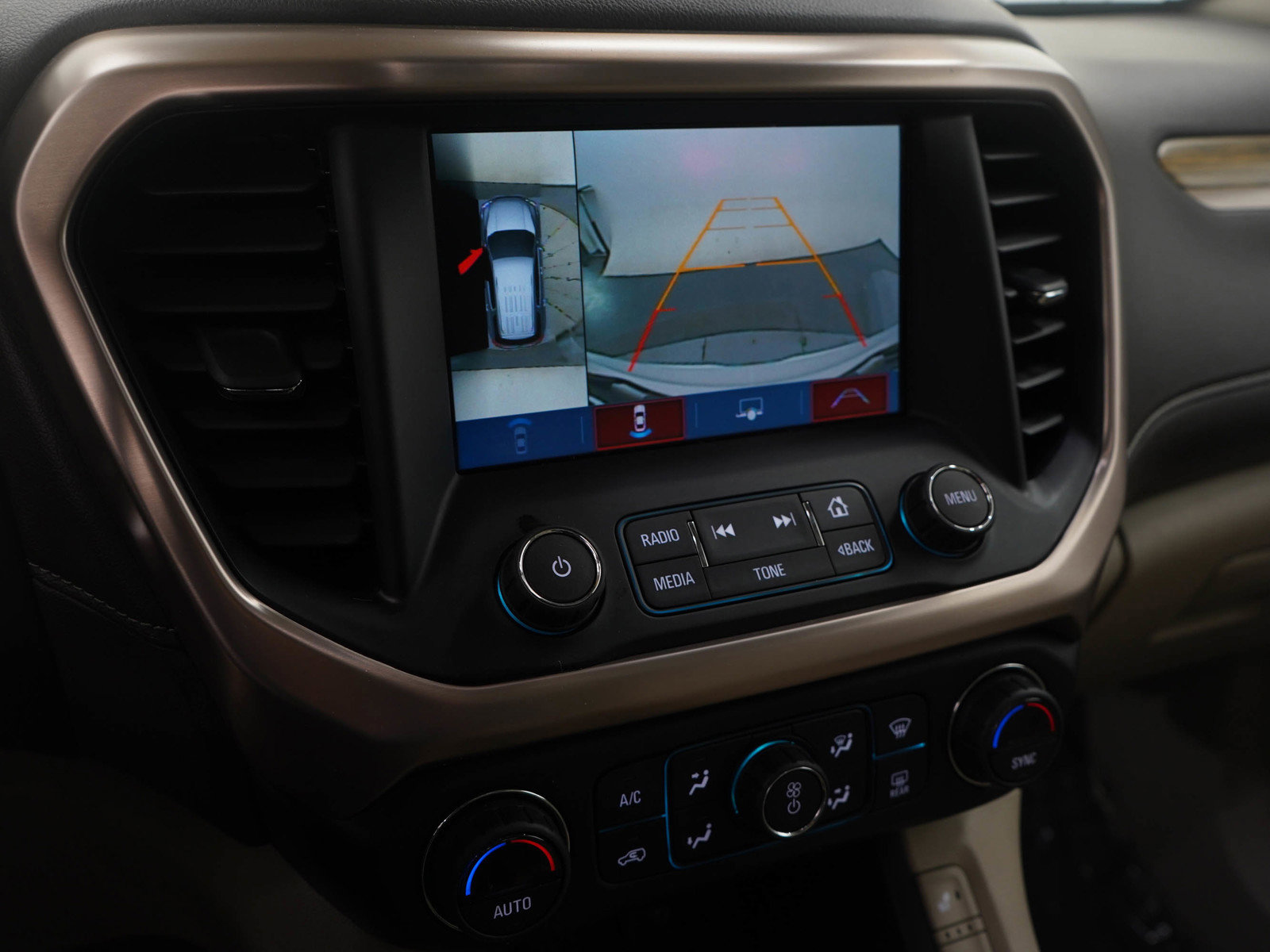 Used 2018 GMC Acadia Denali w/ Technology Package image 21