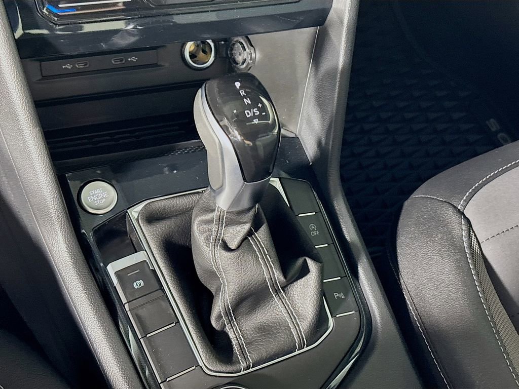 New 2025 Volkswagen Taos SE image 17