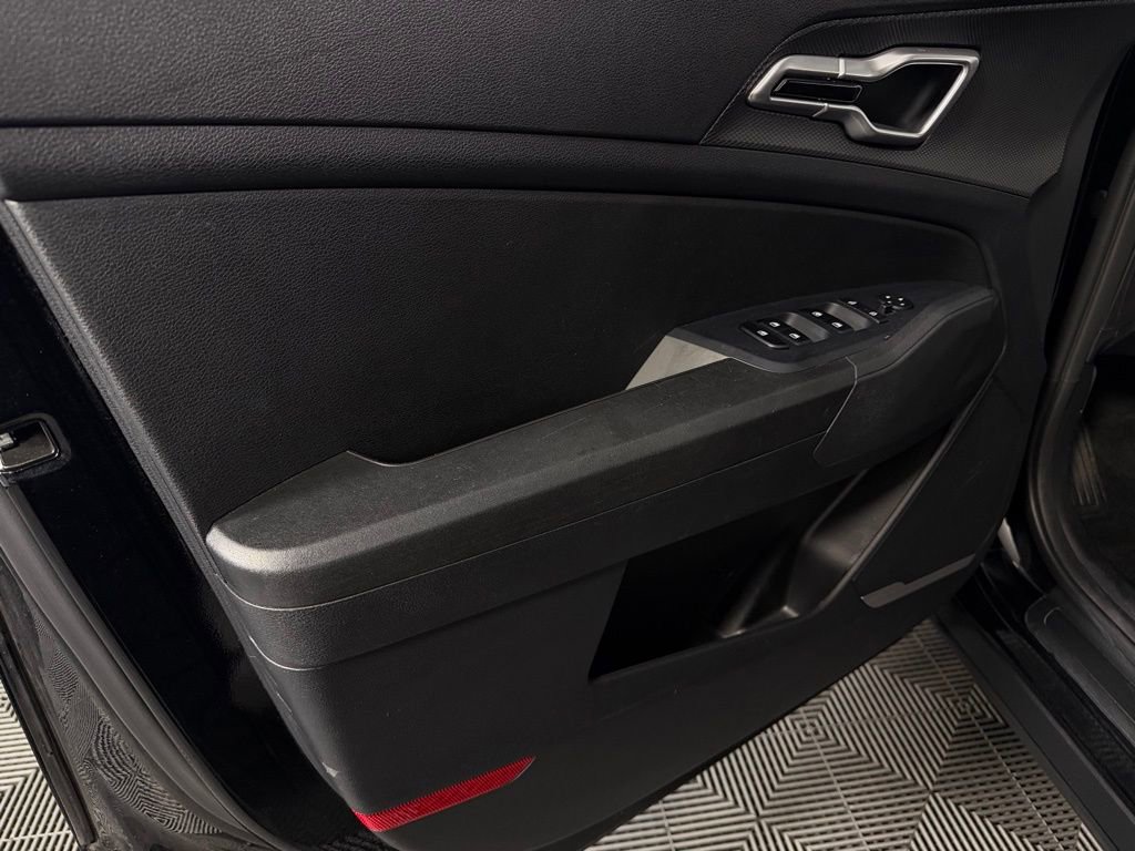 Used 2025 Kia Sportage LX image 23