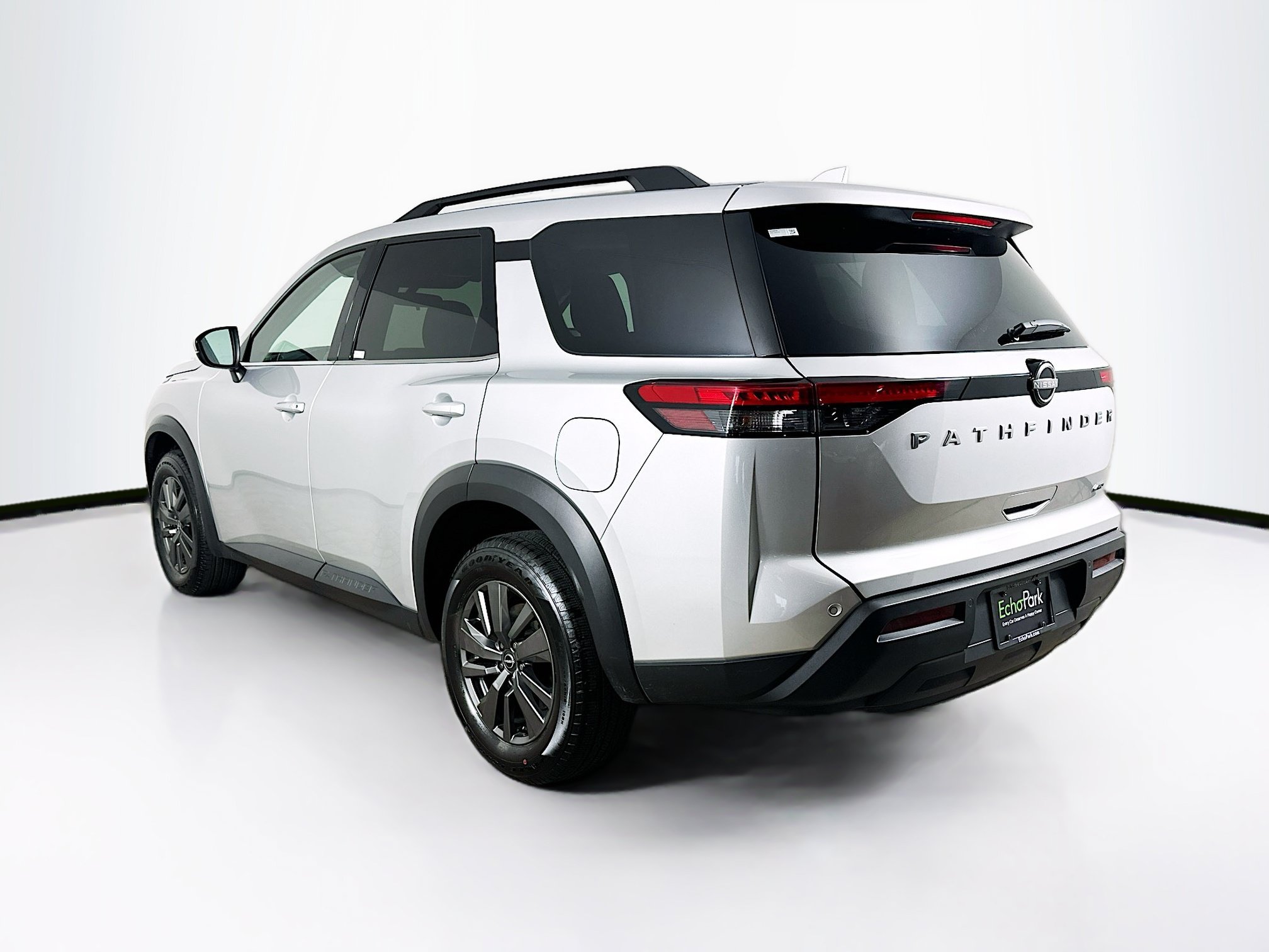 Used 2025 Nissan Pathfinder SV AWD/4WD image 4