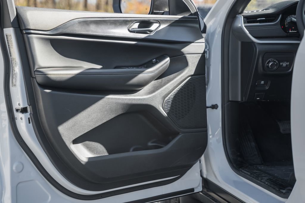 New 2025 Jeep Grand Cherokee Laredo X w/ Luxury Tech Group I image 35