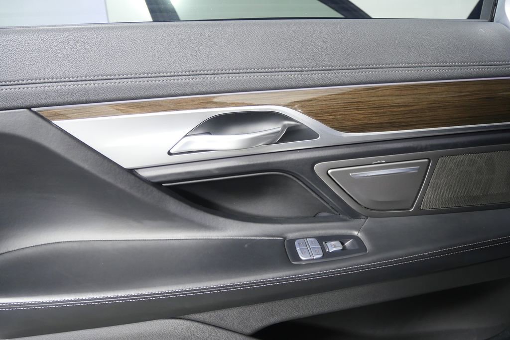 Used 2022 BMW 740i w/ Premium Package RWD image 13