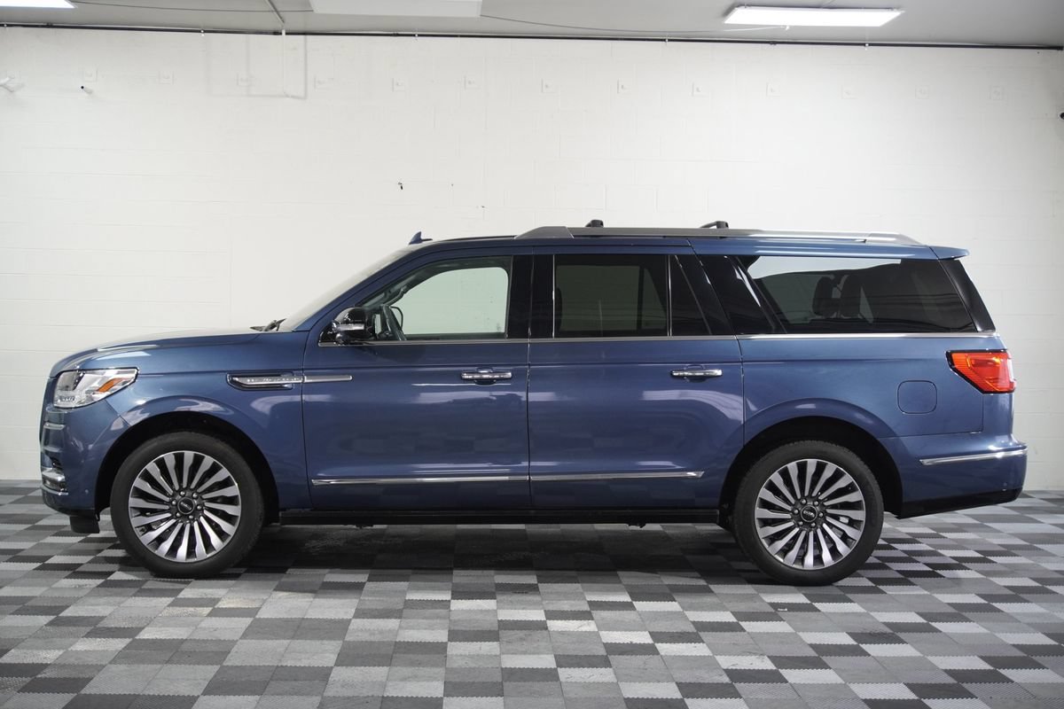 Used 2019 Lincoln Navigator L Reserve w/ Cargo Package AWD/4WD image 2