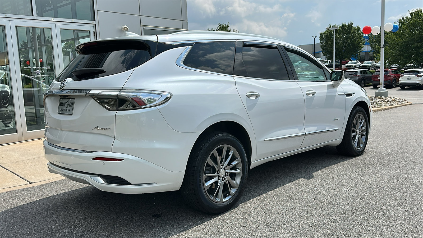 Used 2022 Buick Enclave Avenir w/ Avenir Technology Package AWD/4WD image 8