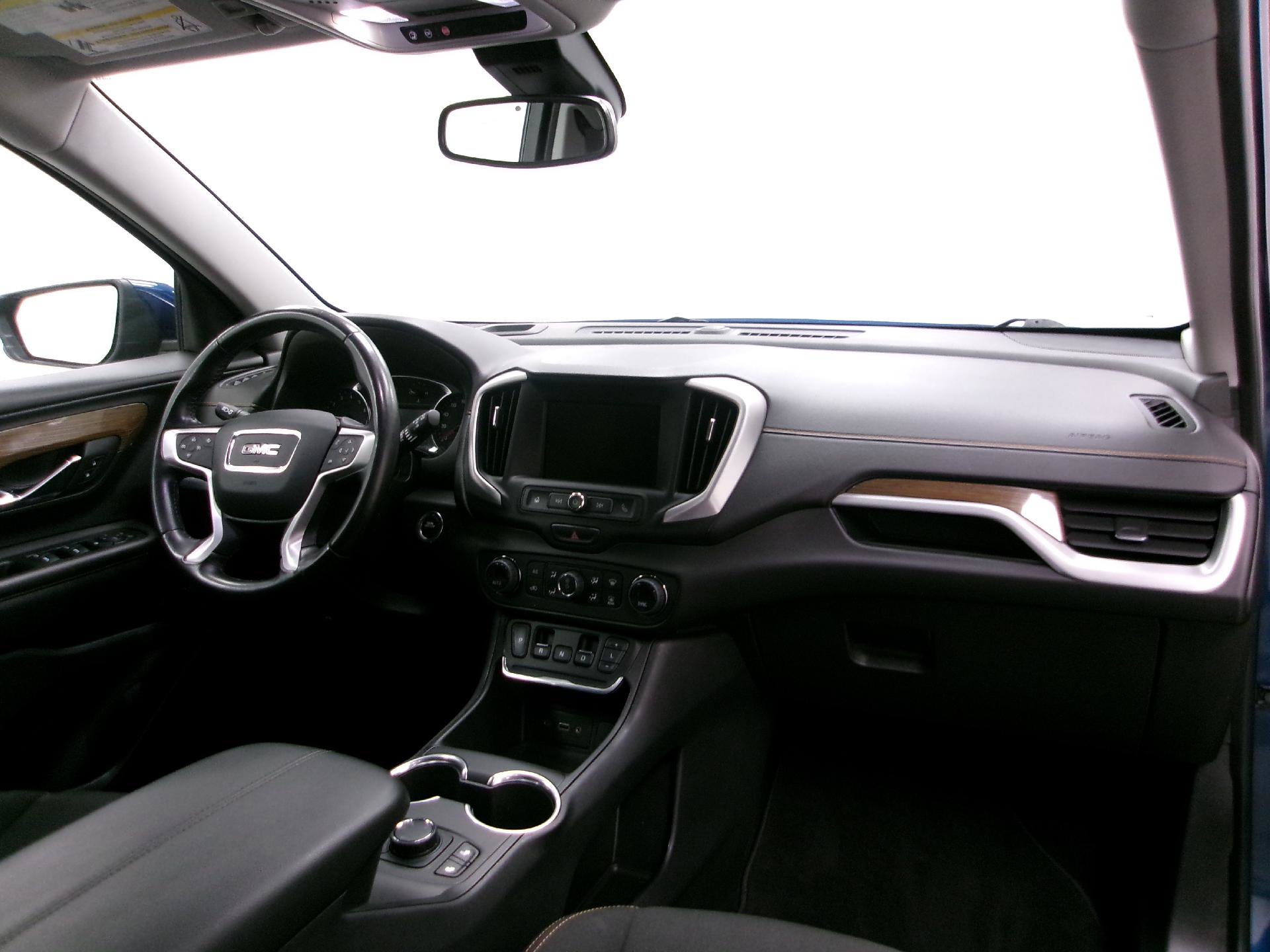 Used 2020 GMC Terrain SLE w/ Driver Convenience Package AWD/4WD image 3