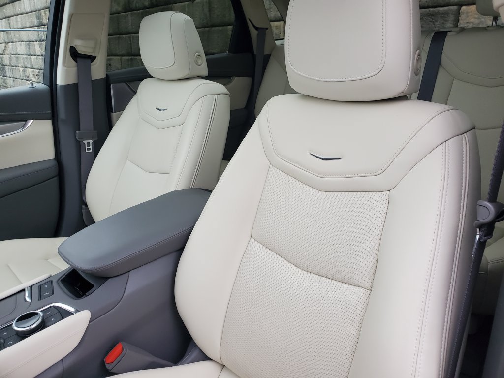Used 2023 Cadillac XT5 Premium Luxury w/ LPO, Floor Liner Package AWD/4WD image 36