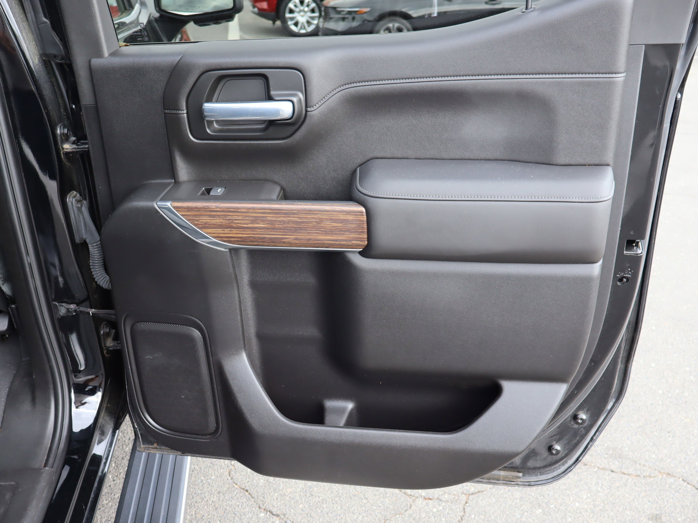 Used 2021 Chevrolet Silverado 1500 High Country w/ Technology Package image 34