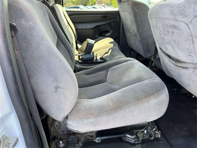 Used 2005 GMC Sierra 3500 W/T image 20