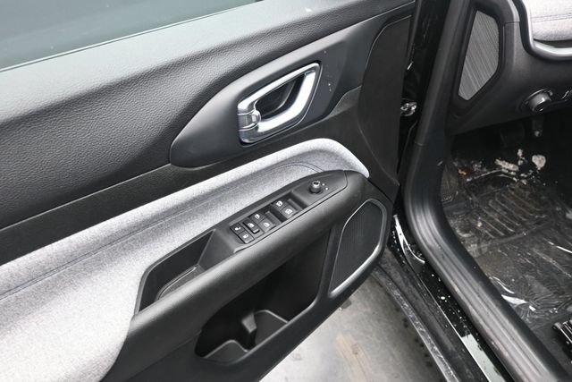 Used 2025 Jeep Compass Sport w/ Mopar Graphics Package AWD/4WD image 16