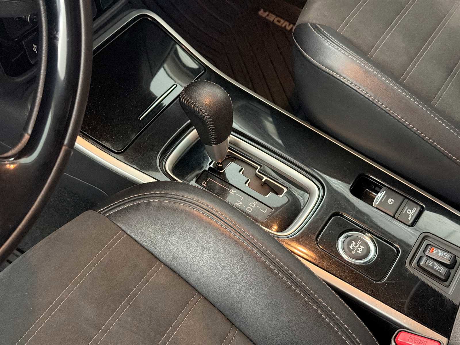 Used 2019 Mitsubishi Outlander SE image 20