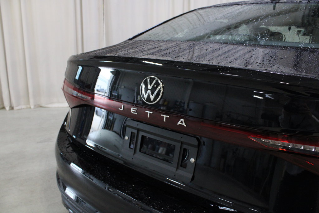 New 2027 Volkswagen Jetta SE FWD image 32