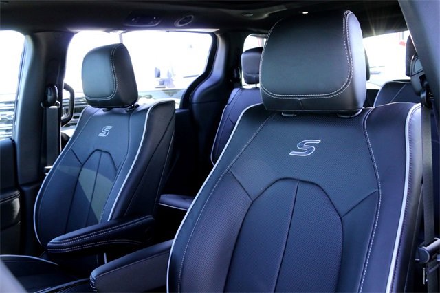 New 2026 Chrysler Pacifica Limited image 10